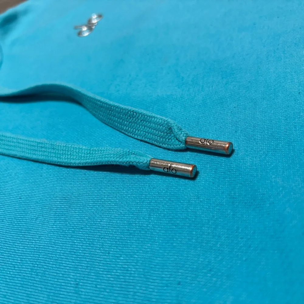 ALO Yoga Woman’s Oversized Blue Pullover Hoodie Size M - Picture 6 of 9